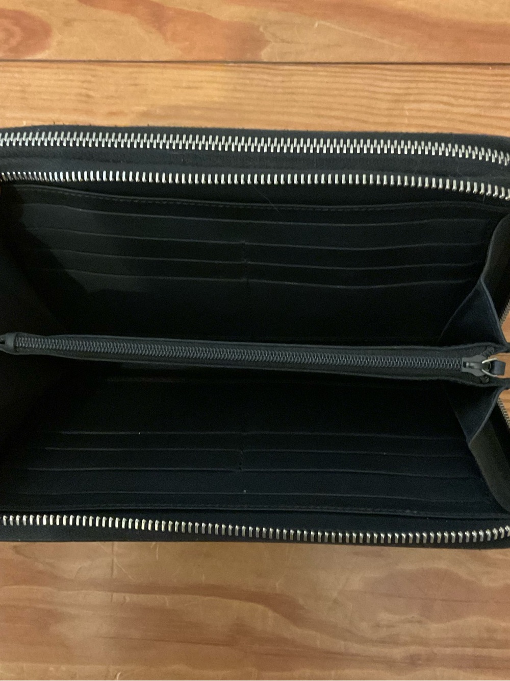 Gucci Black Leather Zip-Around Wallet with Signature Web Detail - Picture 5 of 9